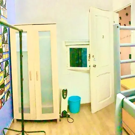 Angel House - Bunk Bed Room Гостьовий будинок Лісабон